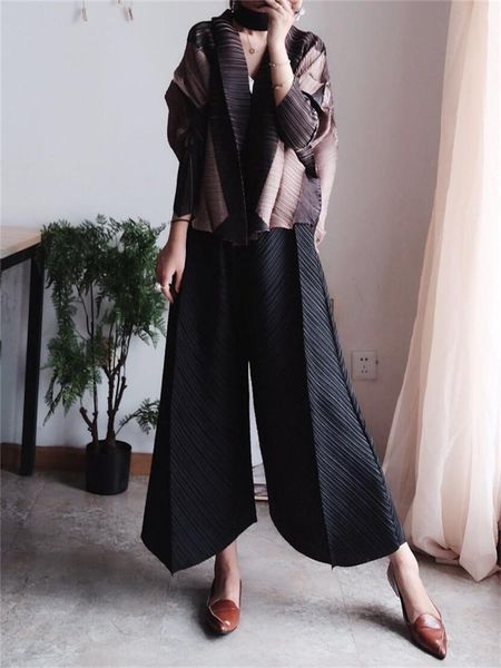 

men's jackets miyake folds 2021 spring long-sleeved shawl cardigan thin korean version of loose bat-sleeved jacket women's short w, Black;brown