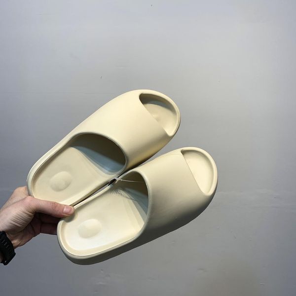 

2021 kanye slide slides slider bone slippers desert sand resin black flip flops mens for women sandals scuffs white loafers b03