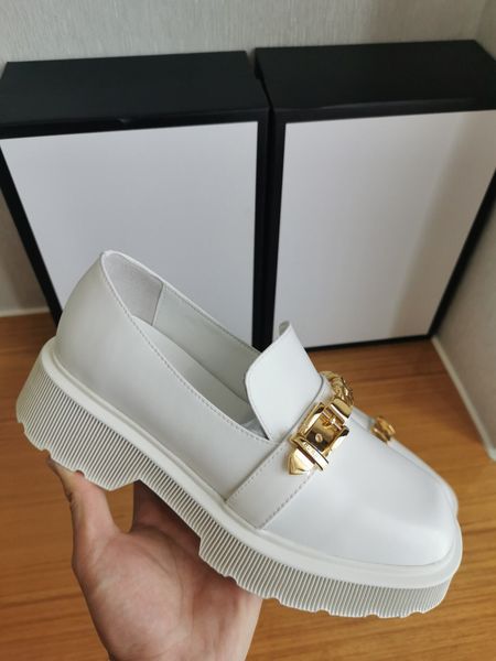 Mocassini con plateau primaverili 2021 scarpe singole da donna in pelle con catena di mucca