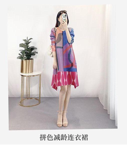 

casual dresses selling miyake fold geometric print o-neck three quarter thin section straight dress in stock, Black;gray