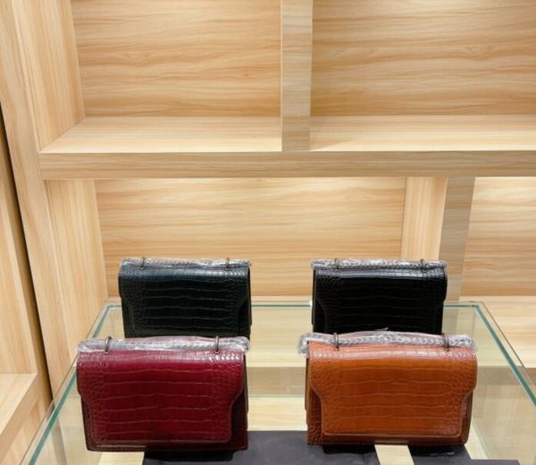 

the fashionable new women's bag is made of fine quality and quality24cm*16cm