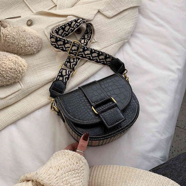 

2022 latest handbag factory store wide shoulder strap small bag women's winter versatile bag texture one saddle