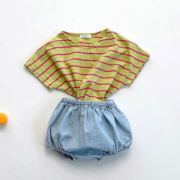 Koreanische Art Baby Mädchen Lose Kleidung Sets Übergroßes gestreiftes Kurzarm T-Shirt mit niedlichen Denim-Shorts 0-2Y 210508