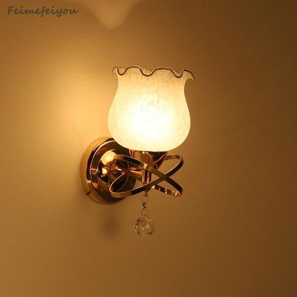 Lampada da parete in stile nordeuropeo e americano personalità moderna minimalista soggiorno studio corridoio luce calda camera da letto comodino testa singola