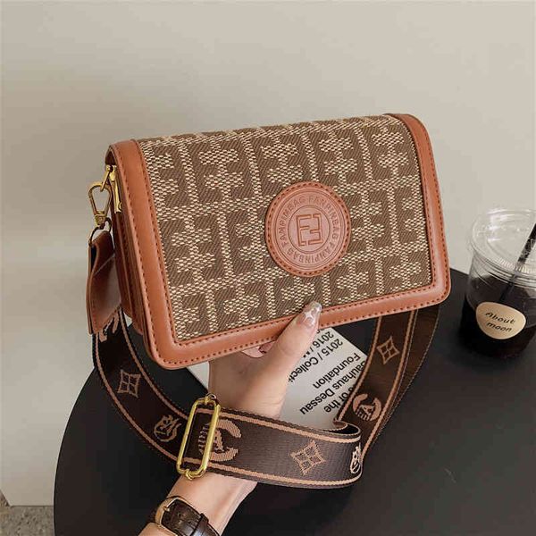 

2022 factory outlet broadband new small square fashion letter single shoulder messenger women's bag 2jp0