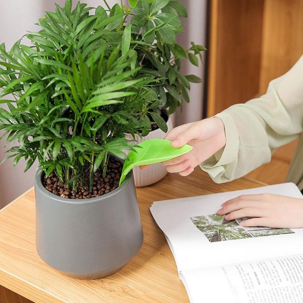 

watering equipments 6pcs lazy potted plant diversion funnel leaf random mixed color