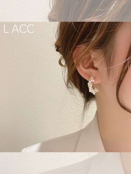 

korean small pearl twist dongdamen net red temperament design sense versatile 2021 new earrings for women, Black