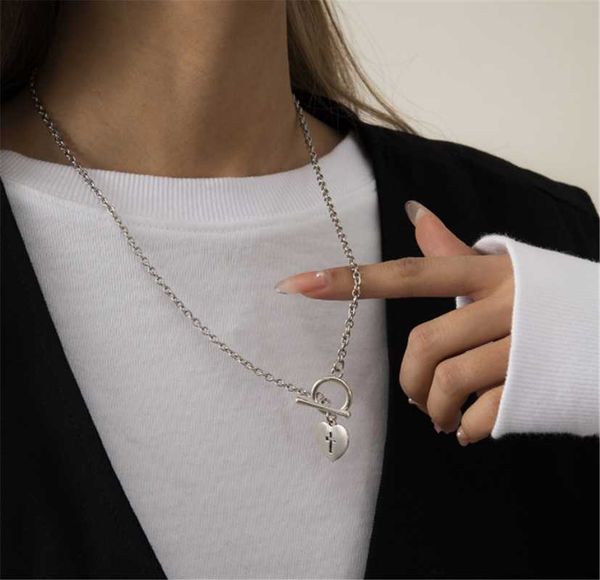 

Pendant Necklaces 316L Stainless Steel Necklace Hollow Cross Heart Shape OT Buckle Personality Hip Hop Titanium No Fade, Silver