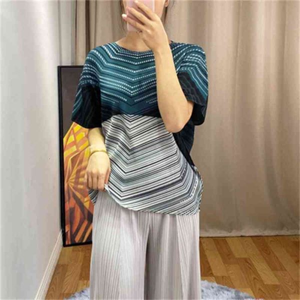 

knits miyake fashion fold stripe print batwing sleeve o-neck t-shirt, White