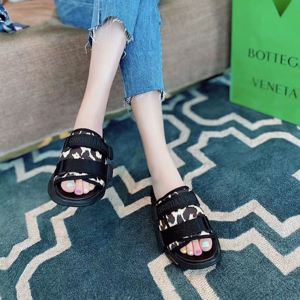 

luxurious designer sandals summer flat slipper fashion beach woman big head letters slippers beach resort holiday with box size 35-42, Black