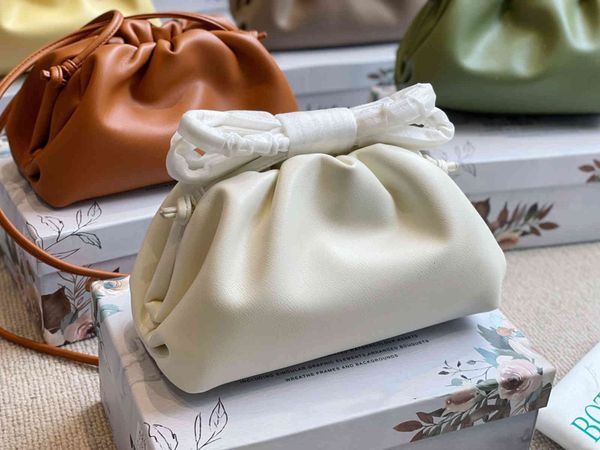 

2021 ladies leather underarm bag cloud bottag one-shoulder diagonal leather wallet
