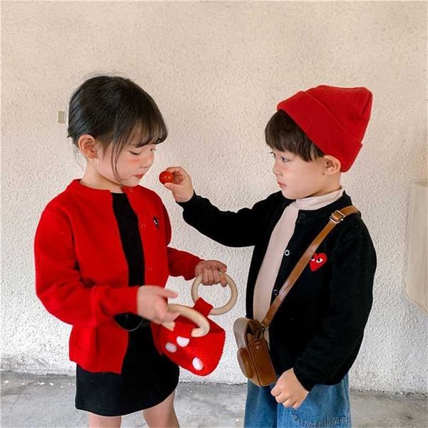 Outono crianças roupas meninas cardigan meninos coreanos casaco amor bordado outwear manga longa tricô tops 211106