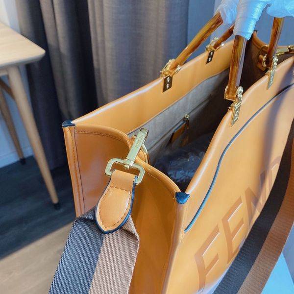 

[dust cover]super large shopping bag with shoulder and one hand can be made of cow leather