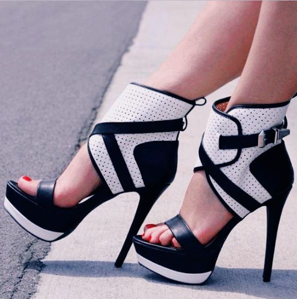 

beautiful short sandals, Black
