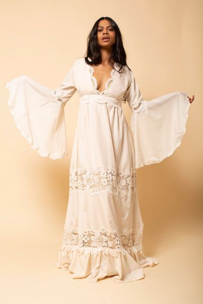 Bohemian A Line Abiti da sposa Abiti da sposa Pizzo Appliqued Profondo scollo a V Sweep Train Chiffon Manica lunga Stile country Boho Vestidos De Novia