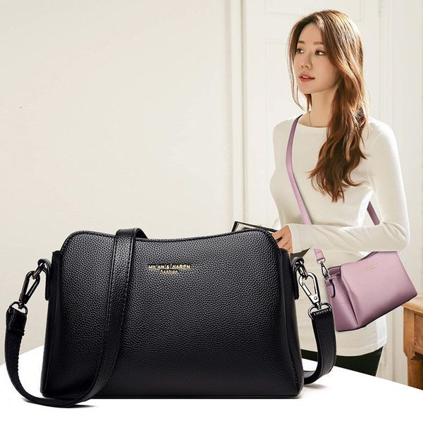

middle aged women's bag in spring and summer of 2021