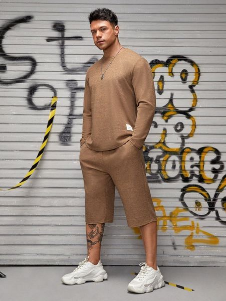 

extended sizes men letter patched tee with capris pants e9sh#, Gray