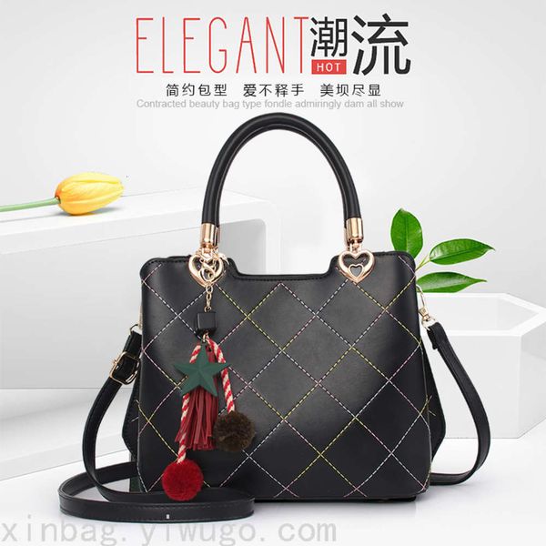 

2021 trendy bag chic and elegant lattice pattern versatile one shoulder messenger bag women's 12665