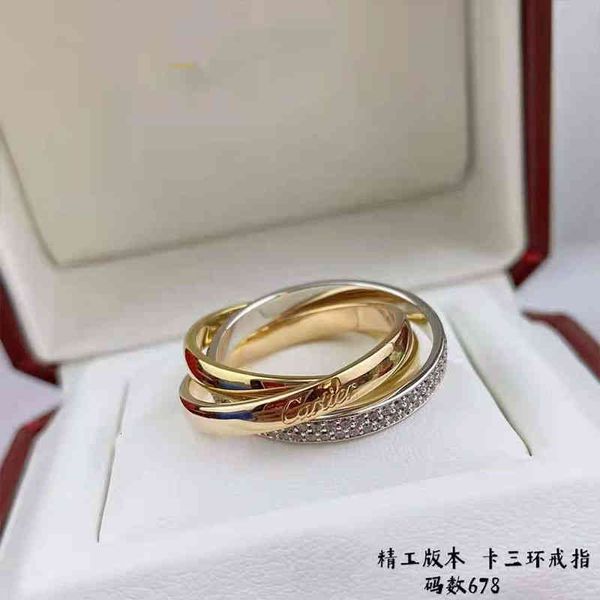 Versione ad alta versione Three Color Lovers Ring Diamond V Gold Fadeless Trend Semplice Indice Indice Atmosferico può essere inciso