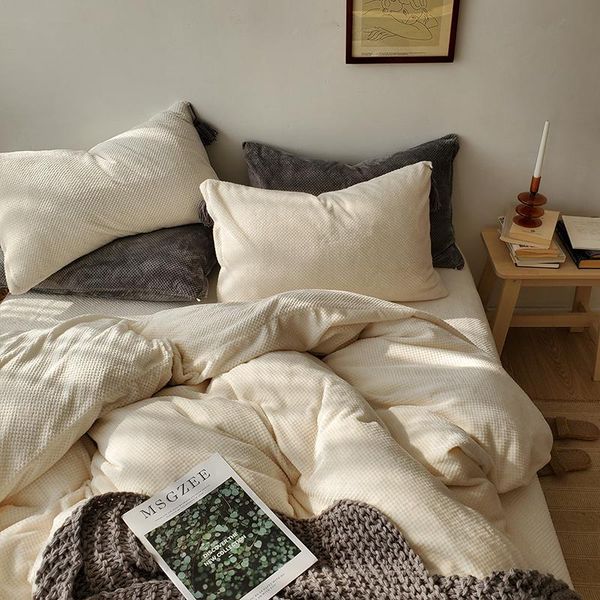 

bedding sets nordic simple white solid color autumn and winter thickened warm double-sided velvet waffle 4-piece coral