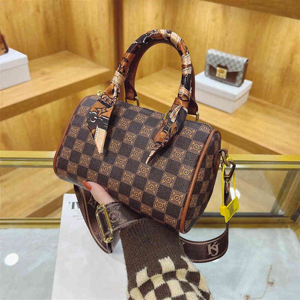 

2022 factory outlet women's new fashion printed silk scarf portable single shoulder foreign style messenger bag boston bag lluo