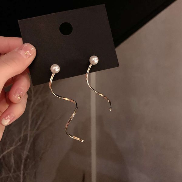 

asymmetric long spiral pearl women's s925 silver needle earrings, Black