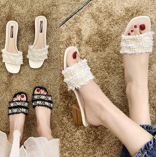 

female outside in the summer of 2021 thick with square head restoring ancient ways is a joker peep-toe slippers, Black