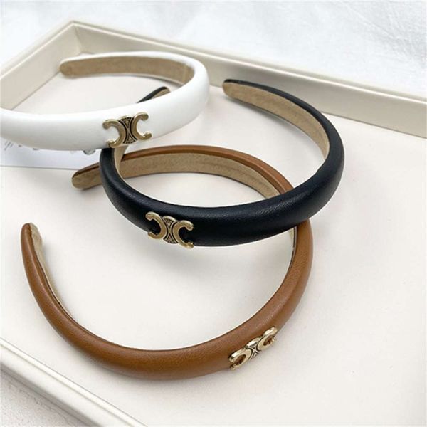 

arc hoop lamb texture thickened. it's easy out. light luxurious, Black;brown