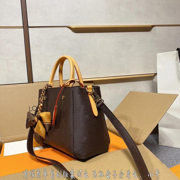 

shoulder bag female 2021 fashion french niche wild high-end sense bucket messenger in summer this year, Black;red