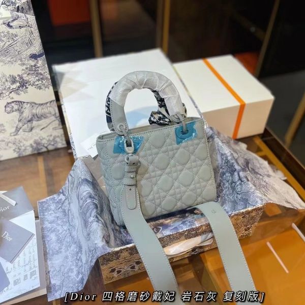 

2021 leather south korean princess bag fashion popular, versatile, large capacity portable one shoulder messenger bag for women designers