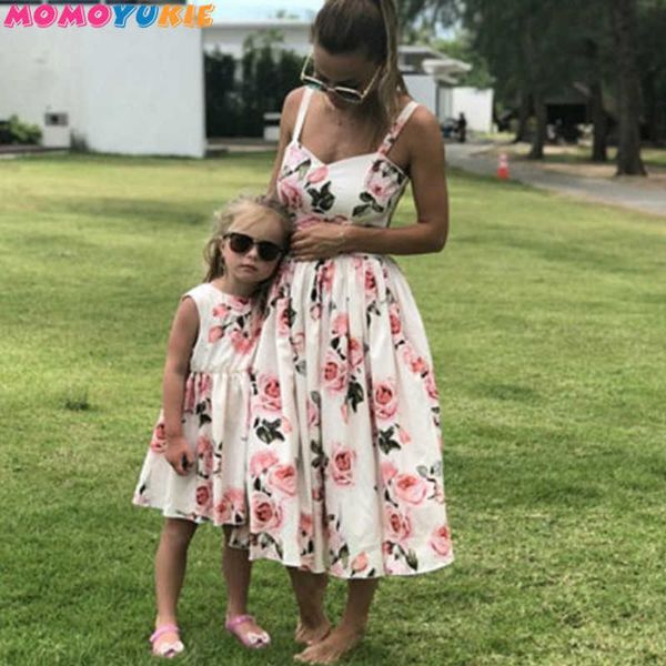 Family Look Women Matching Mother and Daughter Clothes Abito floreale senza maniche per mamma e me Kids Girls Mom Daughter Dresses 210713