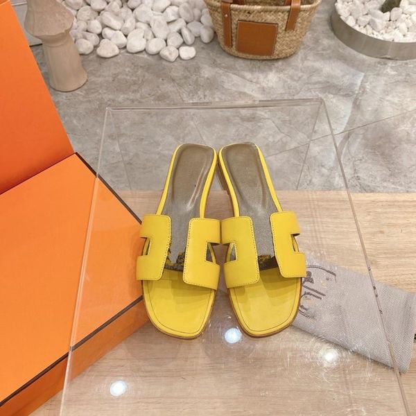 

designer shoes classic solid color womens leather slippers sandals flat bottom or 4cm heel calfskin material shows luxurious retro style kin, Black