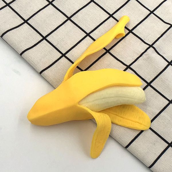 Frutas artificiales Bonito juguete de descompresión de plátano Juguetes de crecimiento lento Regalo divertido para niños Kawaii