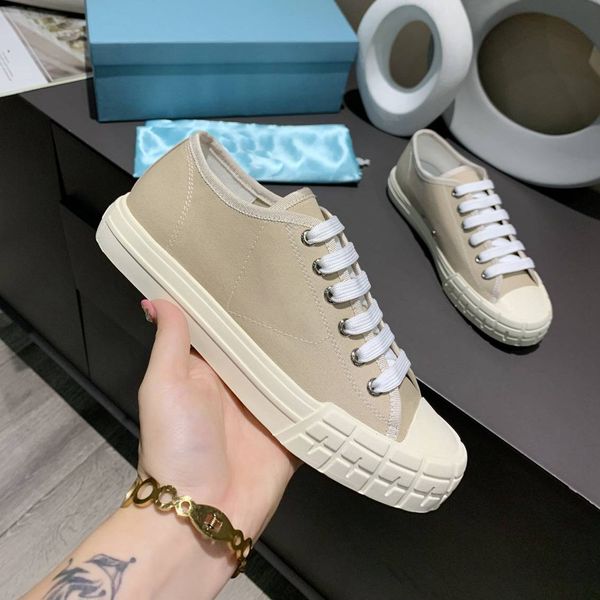 

mens womens casual shoes luxurys designers sneakers bee snake embroidery classic genuine leather python embroidered lover soft platform trai, Black