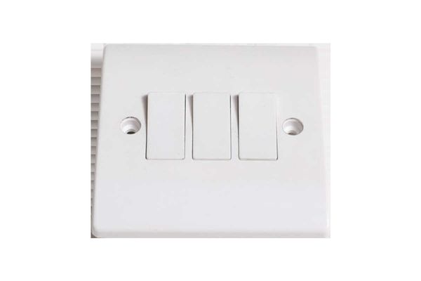 

3 gang 2 way 10a switch