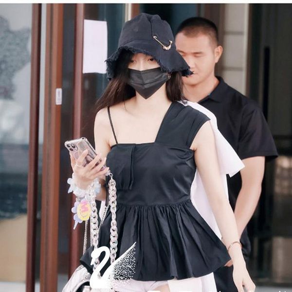 

women's blouses & shirts spring/summer 2021 shirt black and white fashion stitching irregular design top