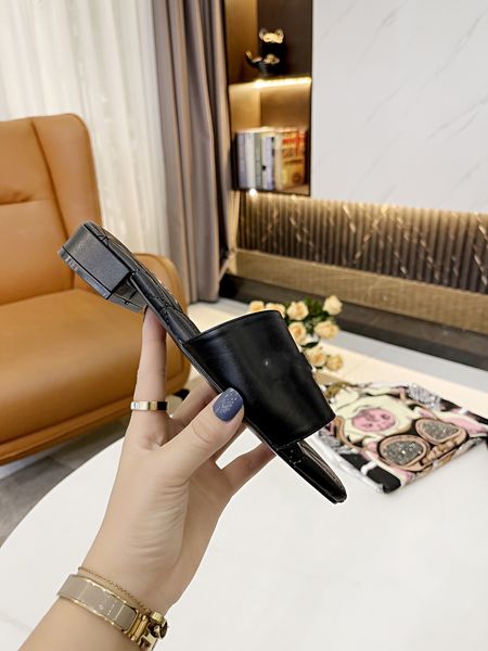 

2022 beach womens slippers designer classic flat crystal summer sandals lady flip flop silk bowtie diamond sun-flower slides clear heel slip, Black