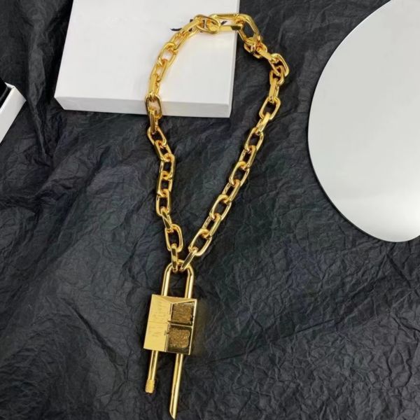 

22ss french designer g letter lock pendant men and women black silver 18k gold necklace hip hop fashion street holiday gifts