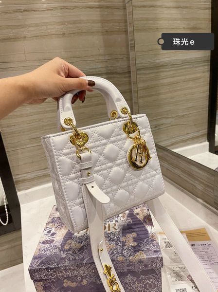 

2021 classic luxury brand leather bags men and women shoulder messenger bag portable backpack -d0886, Red;black