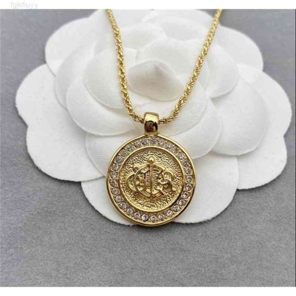 

luxury designer fashion necklace d family 21 product cd letter roman gold coin elegant temperament simple small fragrance, Red;brown