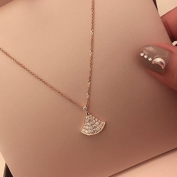 

2021 mini necklace skirt fan-shaped imitation silver female clavicle chain full diamond rose gold luxury gift