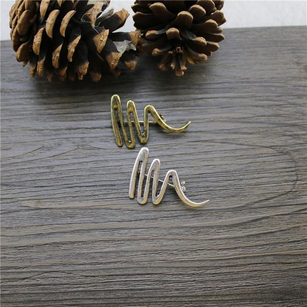 

pins, brooches 2021 retro fashion electroplating ancient gold silver water corrugated alloy brooch, Gray