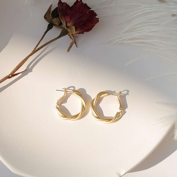 

s925 silver needle twisted circle earrings for women, Black