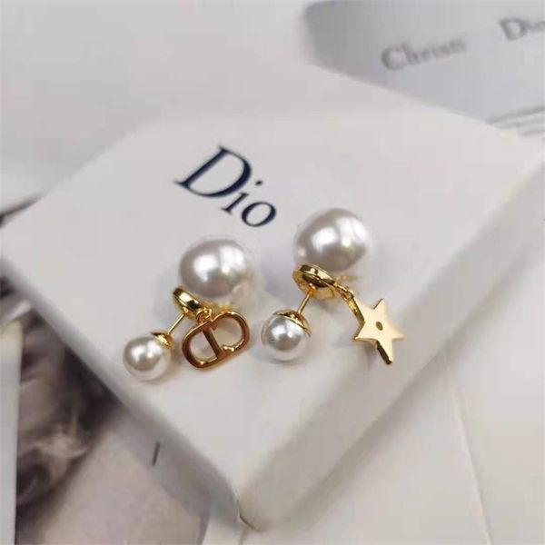 

70% off outlet online family's new letter pearl earrings for years, Golden