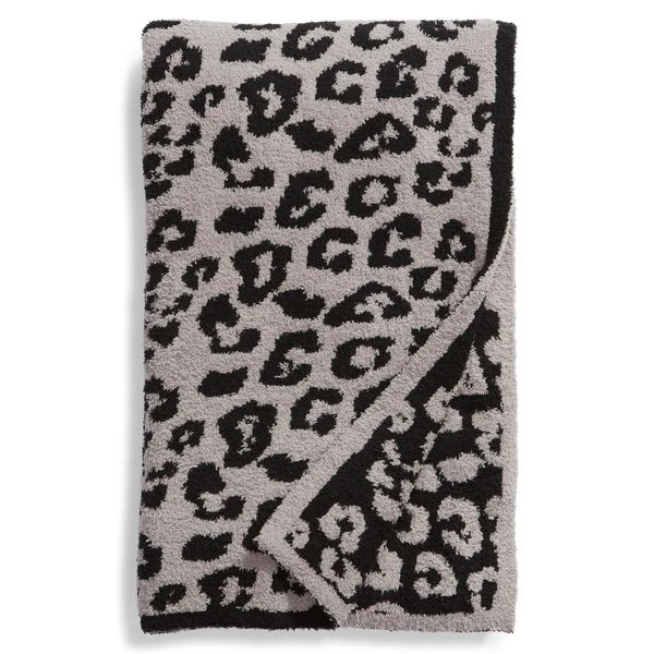 

leopard print fleece or sofa blankets, super soft and comfortable lightweight blanket throw, lines structure in the blanket.