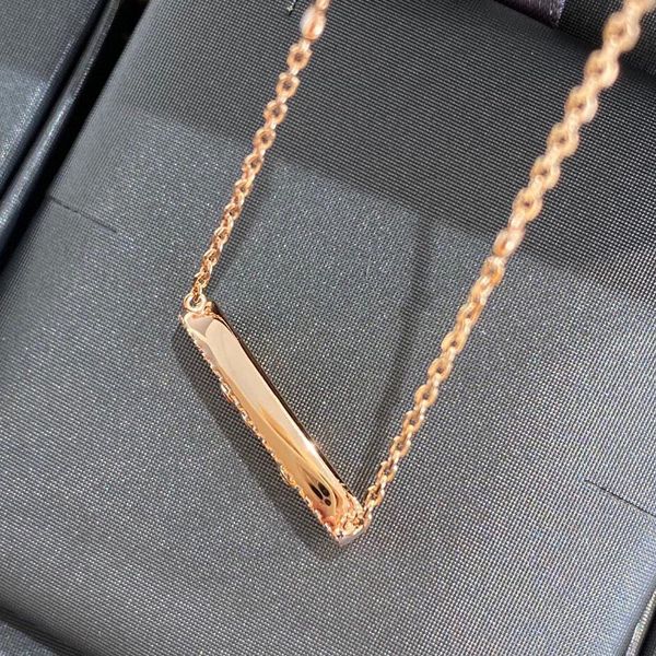 

v gold material luxury quality pendant necklace with diamond and movable design in two colors plated women wedding jewelry gift ps4573, Silver