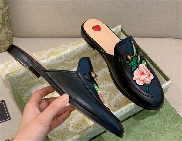 

2021 luxury branded fashionable designers leather women slippers soft cowhide lazy women metal black buckle beach mules classic lady wedding