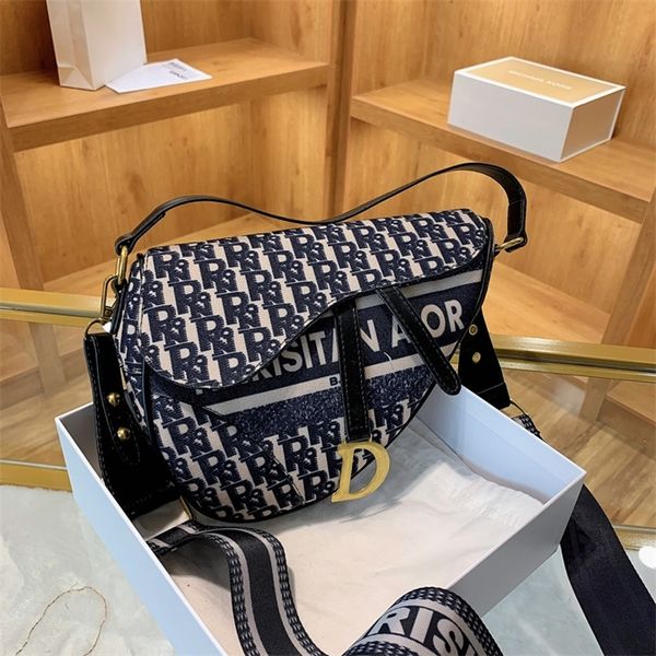 

72% off bag new women's niche design saddle spring large capacity live broadcast network red oblique span small