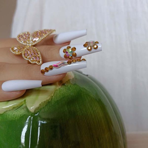 

false nails 24pcs white 2022 latest luxury jewelry ballet coffin fake crystal diamond snowflake, Red;gold