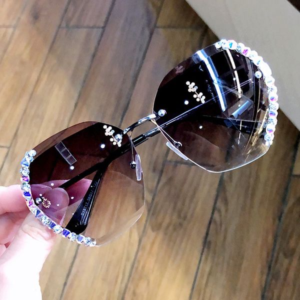 

75% off outlet store online new sunglasses for women 2021, White;black